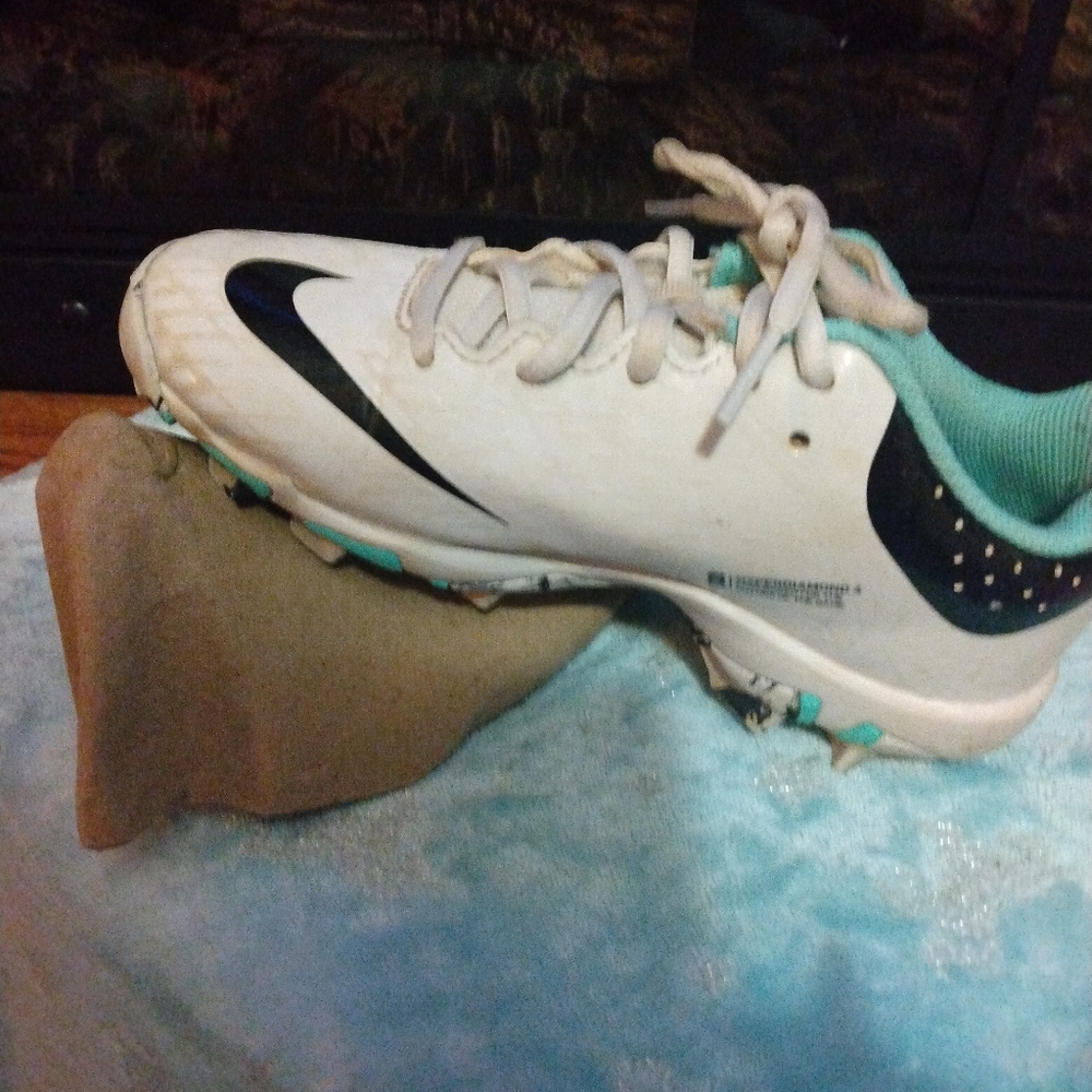 Size 1 1/2 Nike cleats for little girl